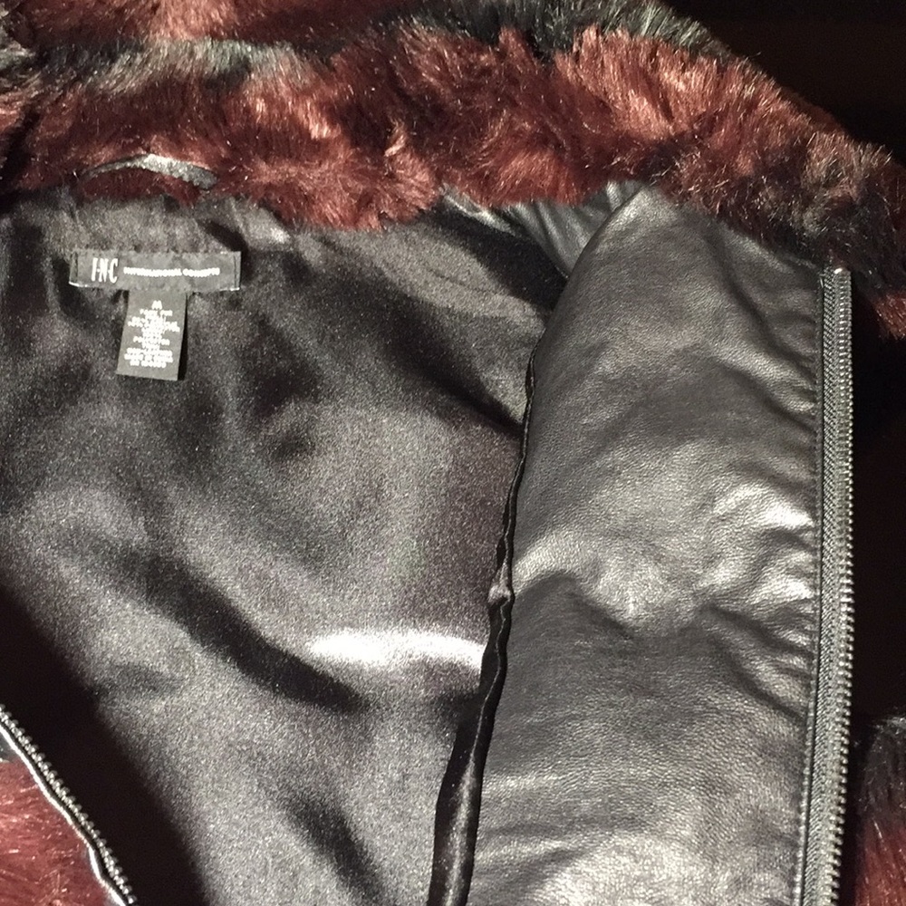 Inc faux fur vest size medium - Picture 6 of 6